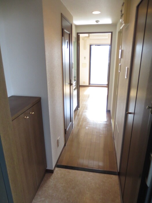 物件内観写真12　(玄関)