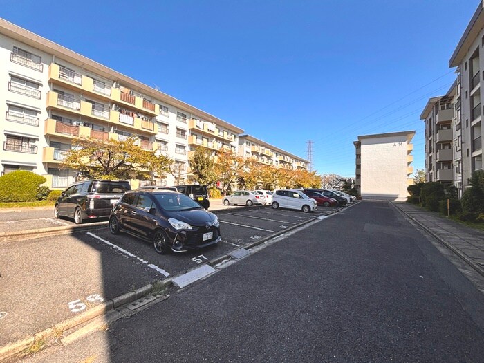 物件外観写真2　(駐車場)