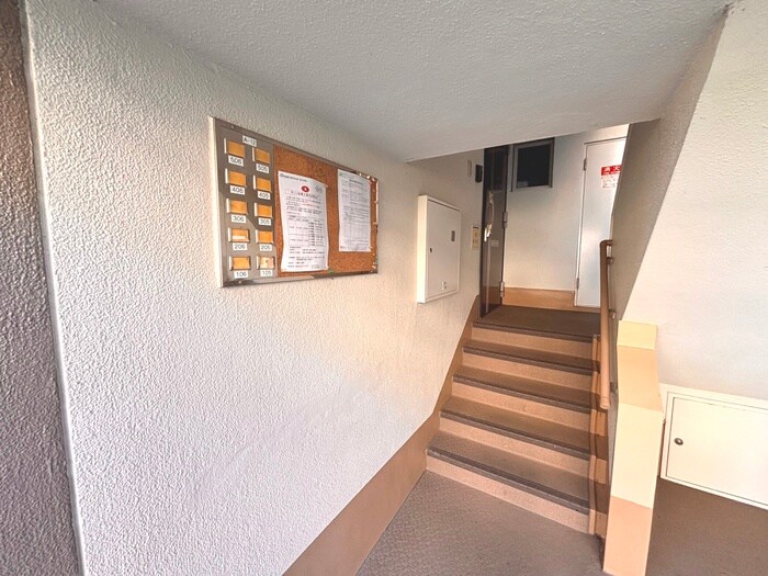 物件外観写真5　(エントランス部分)