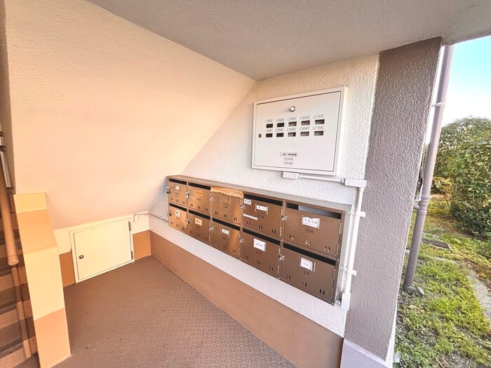 物件外観写真6　(エントランス部分)