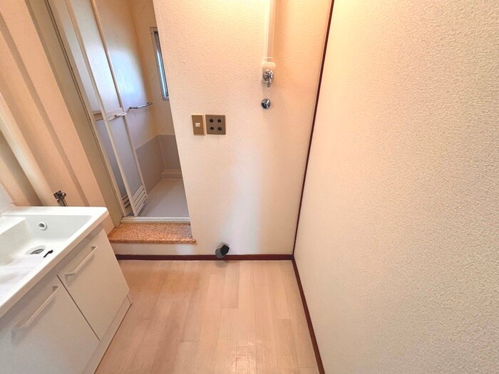 物件内観写真11　(洗濯機置場)