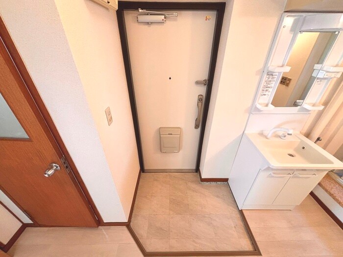 物件内観写真17　(玄関)