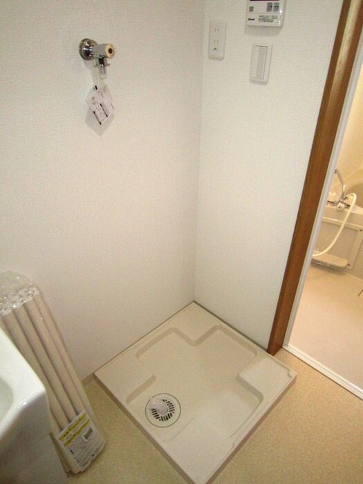 物件内観写真7　(洗濯機置場)