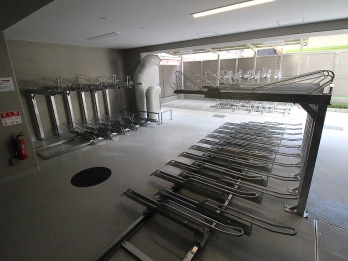 物件外観写真4　(駐輪場)