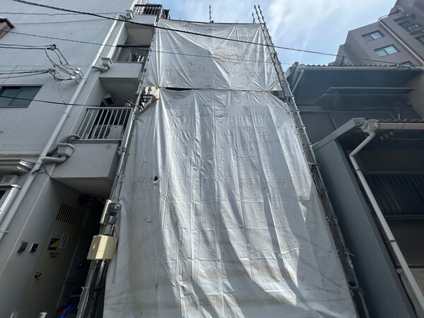 建築中