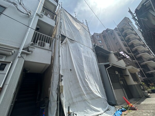 建築中