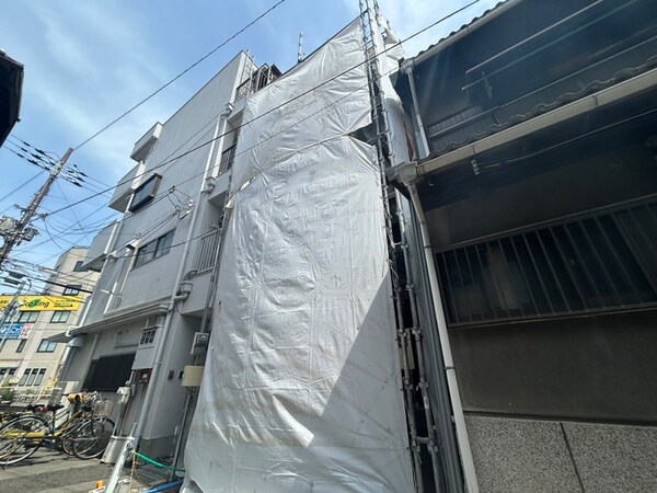 建築中