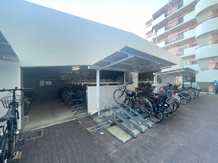 物件外観写真3　(駐輪場)