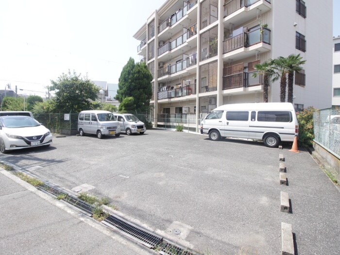 物件外観写真3　(駐車場)