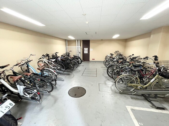 物件外観写真4　(駐輪場)