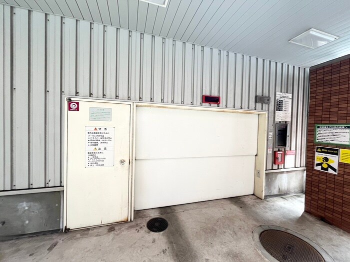 物件外観写真5　(駐車場)