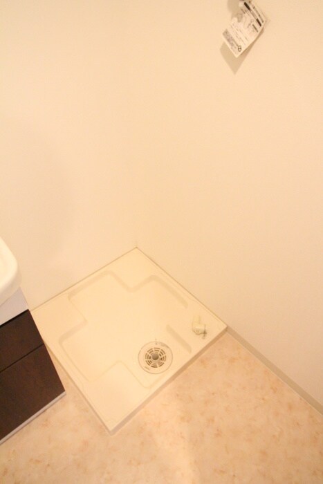 物件内観写真10　(洗濯機置場)