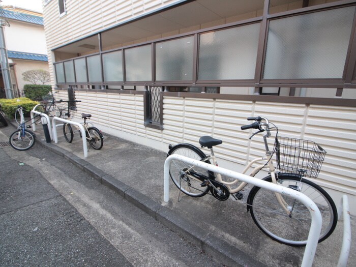 物件外観写真4　(駐輪場)