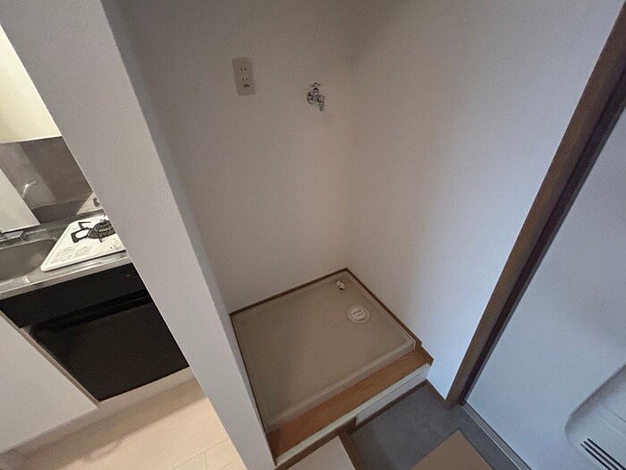 物件内観写真16　(洗濯機置場)