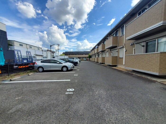 物件外観写真5　(駐車場)