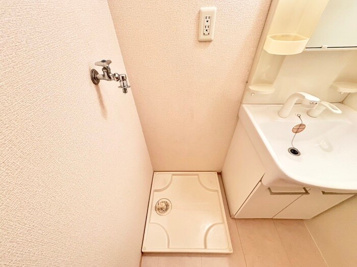 物件内観写真18　(洗濯機置場)