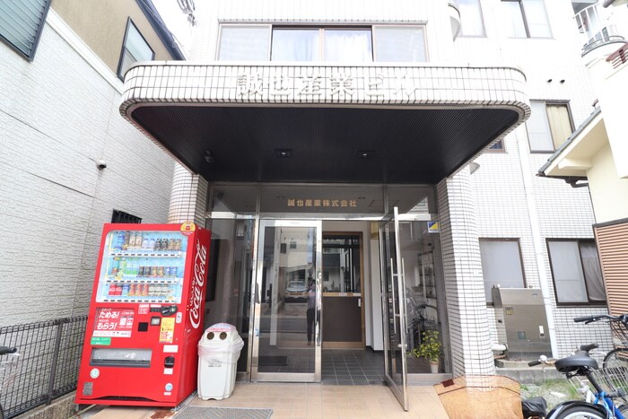 物件外観写真5　(エントランス部分)