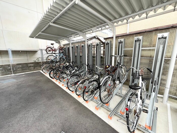 物件外観写真3　(駐輪場)