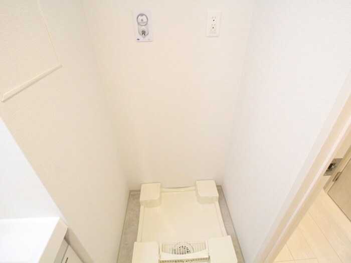 物件内観写真14　(洗濯機置場)