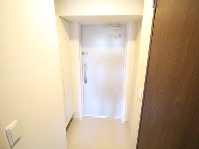 物件内観写真16　(玄関)
