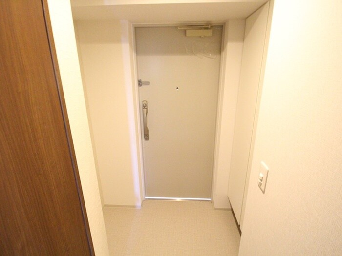 物件内観写真16　(玄関)