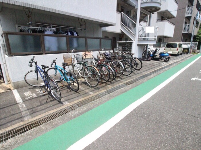 物件外観写真3　(駐輪場)