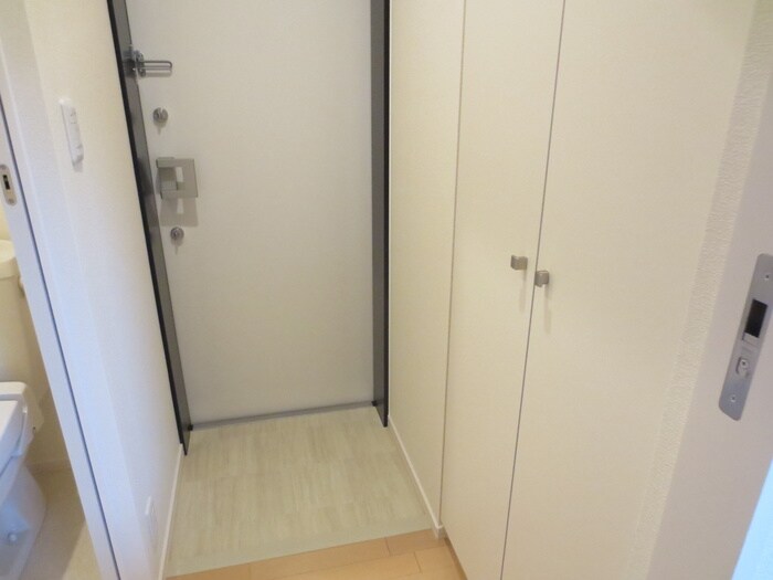 物件内観写真13　(玄関)