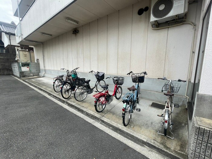 物件外観写真4　(駐輪場)