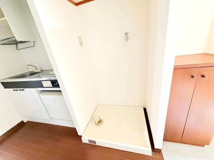 物件内観写真14　(洗濯機置場)