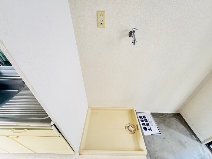 物件内観写真17　(洗濯機置場)