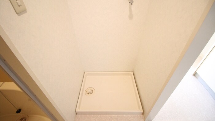 物件内観写真16　(洗濯機置場)