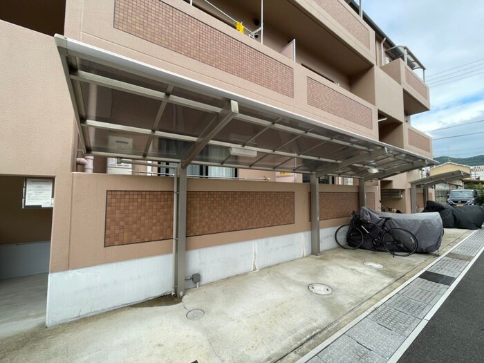 物件外観写真4　(駐輪場)