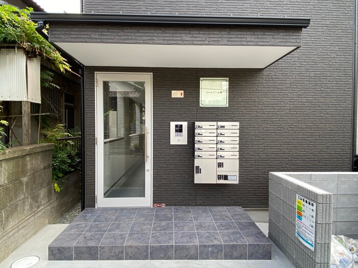 物件外観写真4　(エントランス部分)