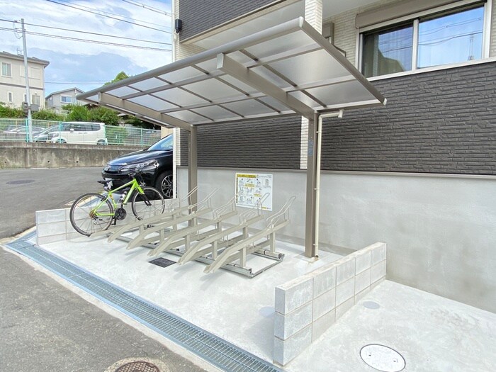 物件外観写真5　(駐輪場)