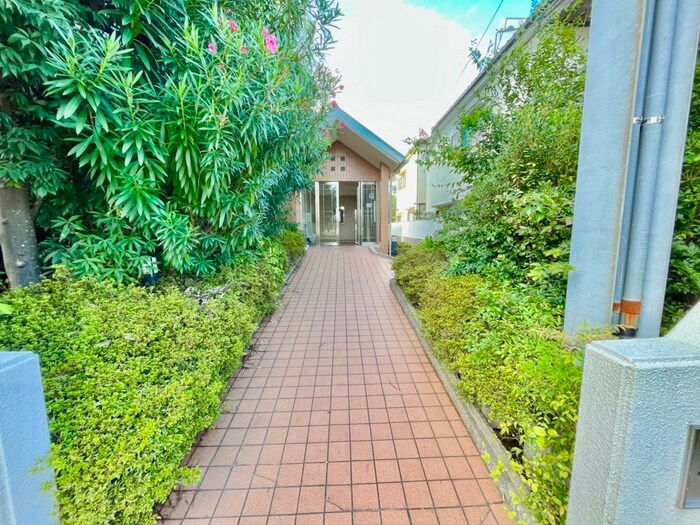 物件外観写真3　(エントランス部分)