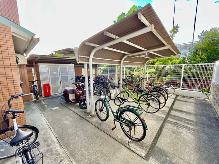 物件外観写真5　(駐輪場)