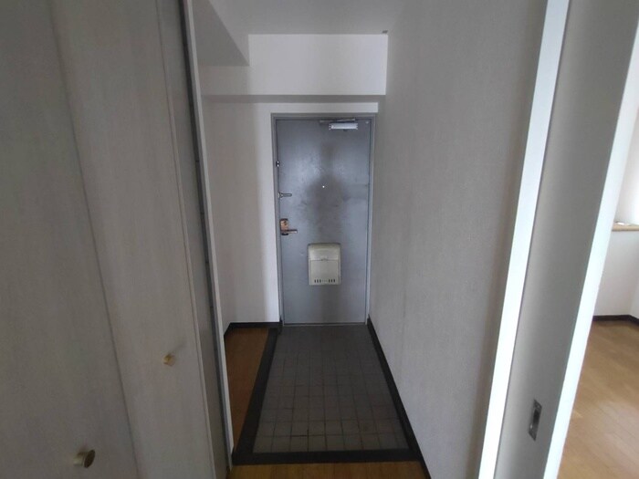 物件内観写真16　(玄関)