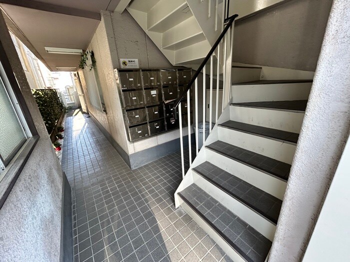 物件外観写真5　(エントランス部分)