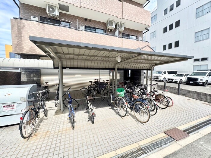 物件外観写真5　(駐輪場)