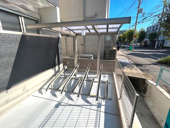 物件外観写真6　(駐輪場)