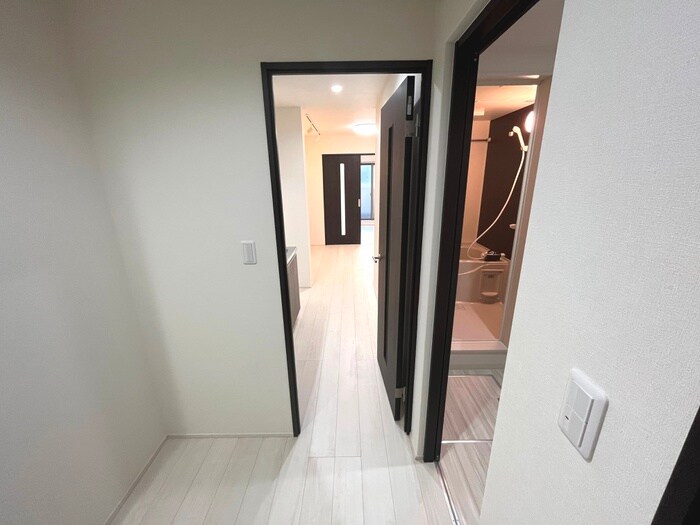 物件内観写真16　(廊下)