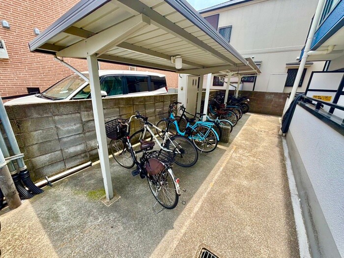 物件外観写真3　(駐輪場)