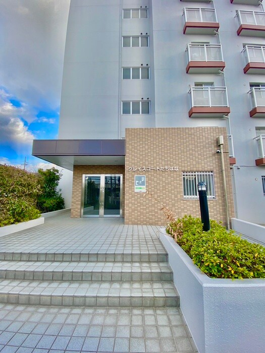 物件外観写真4　(エントランス部分)