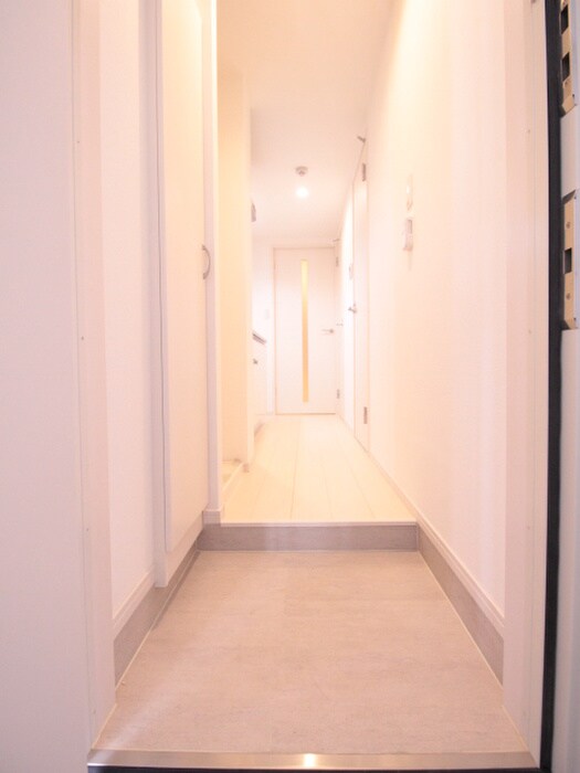 物件内観写真7　(玄関)