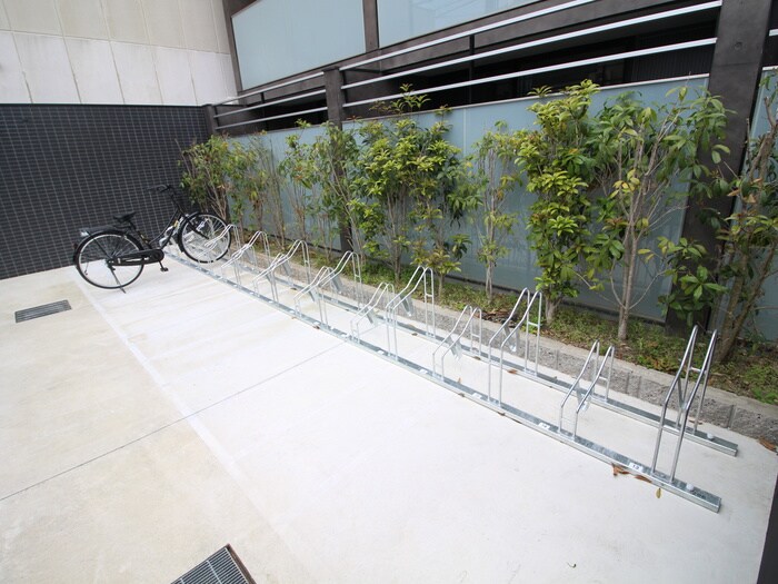 物件外観写真3　(駐輪場)