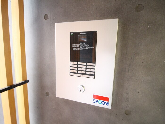 物件外観写真4　(エントランス部分)