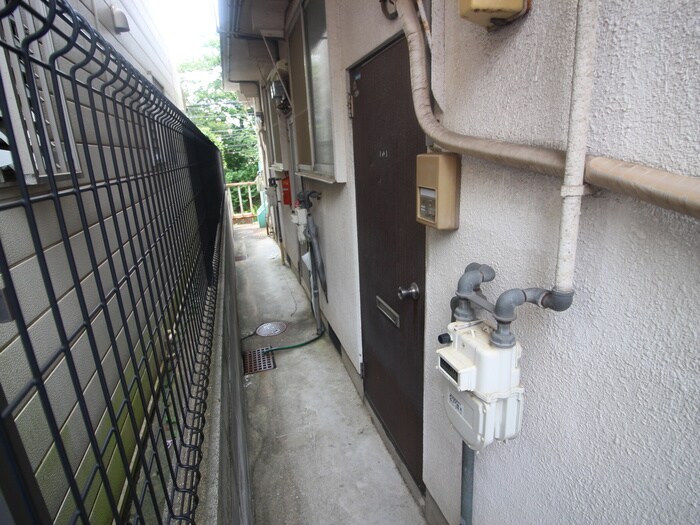 物件外観写真4　(エントランス部分)