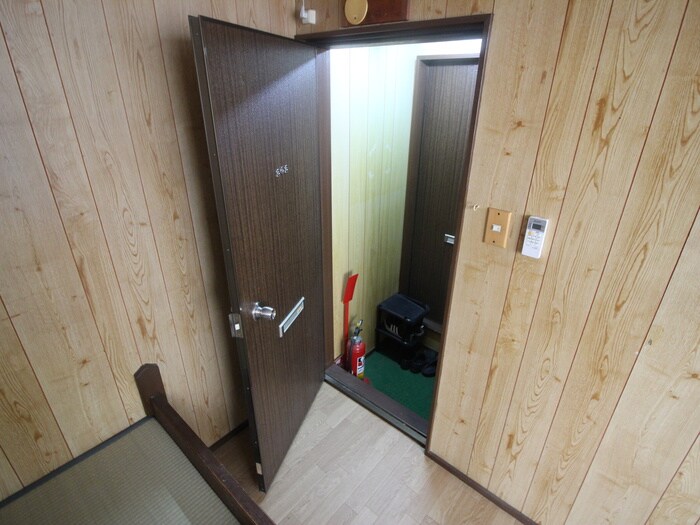 物件内観写真10　(玄関)