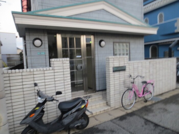 物件外観写真2　(エントランス部分)