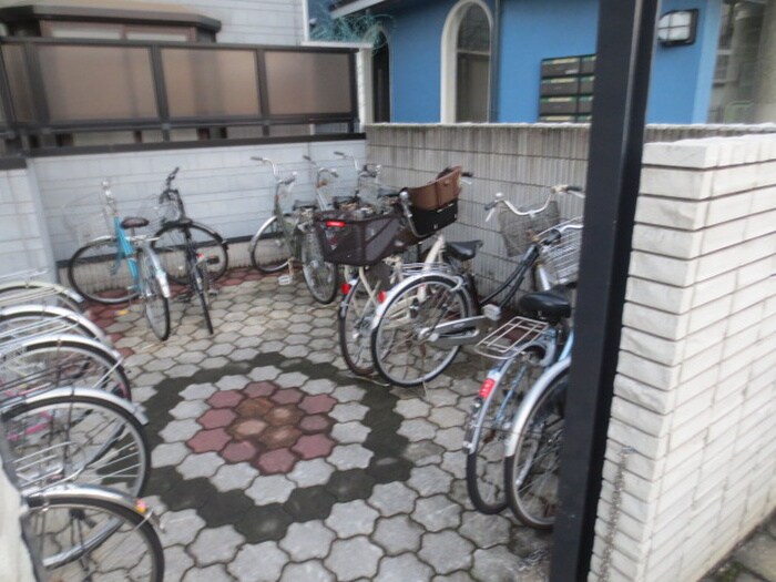 物件外観写真3　(駐輪場)